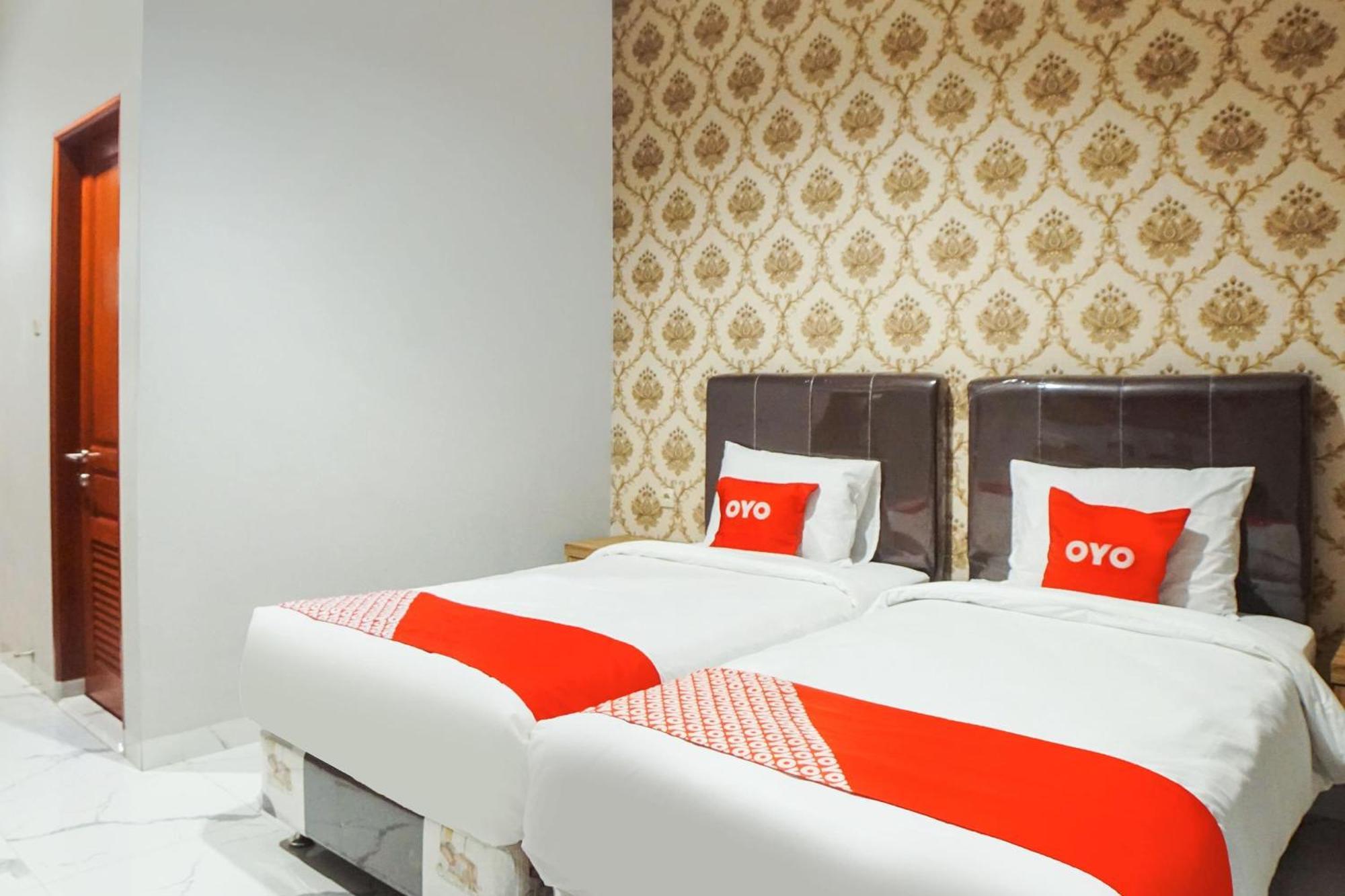 Super Oyo Capital O 92066 Papakoel Hotel & Cafe Medan Exterior photo