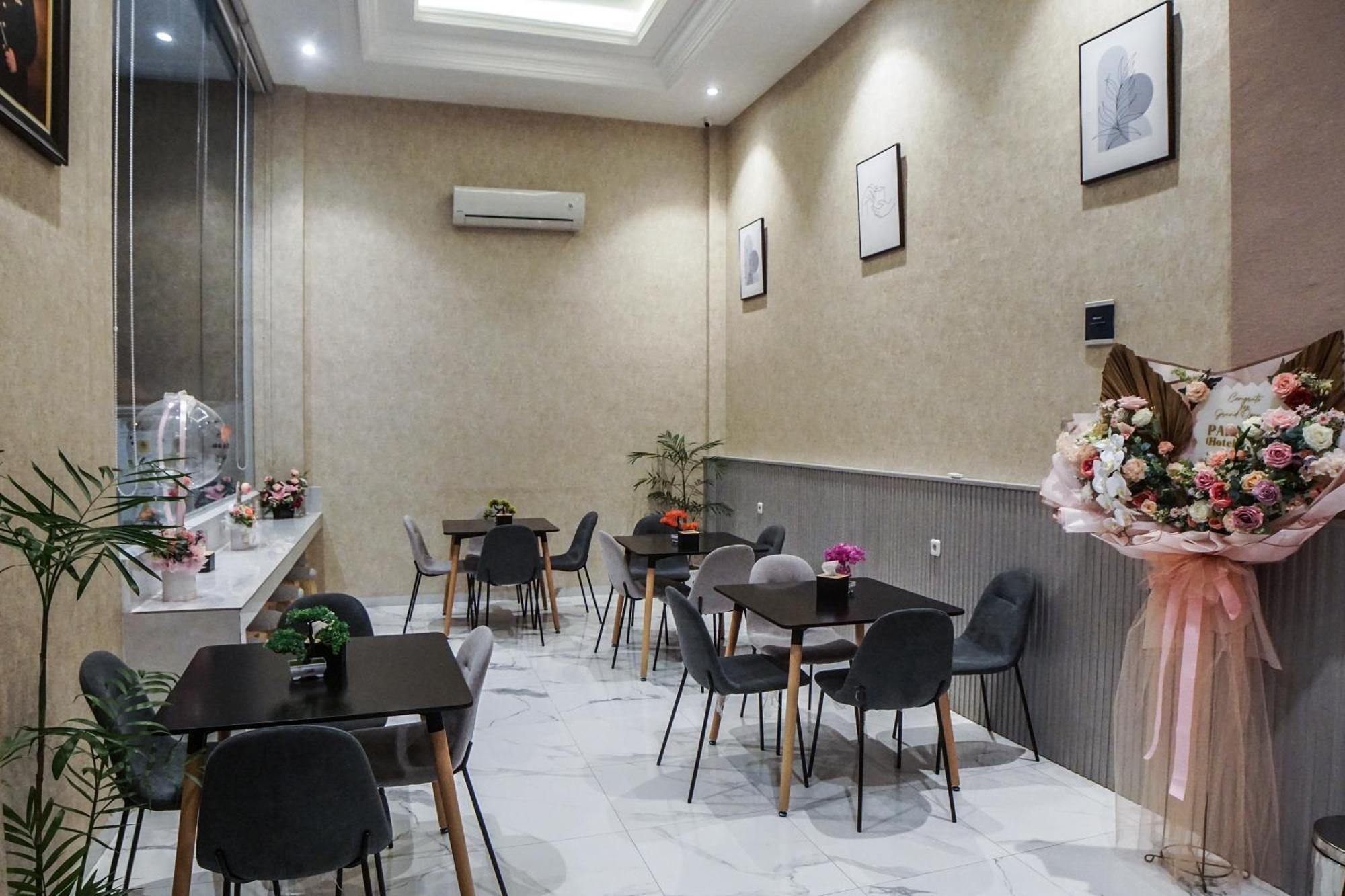 Super Oyo Capital O 92066 Papakoel Hotel & Cafe Medan Exterior photo